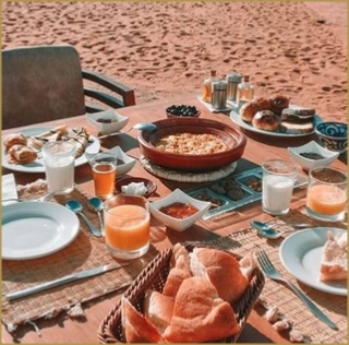 Restaurant in Akabar Luxury Camp - Traditional Moroccan meals and cuisine in Sahara