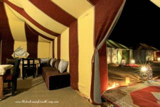 Restaurant in Akabar Luxury Camp - Traditional Moroccan meals and cuisine in Sahara