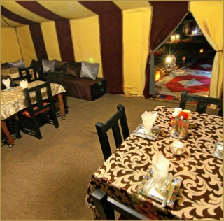 Restaurant in Akabar Luxury Camp - Traditional Moroccan meals and cuisine in Sahara